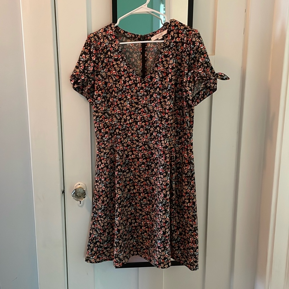 V-neck floral LOFT dress size 10